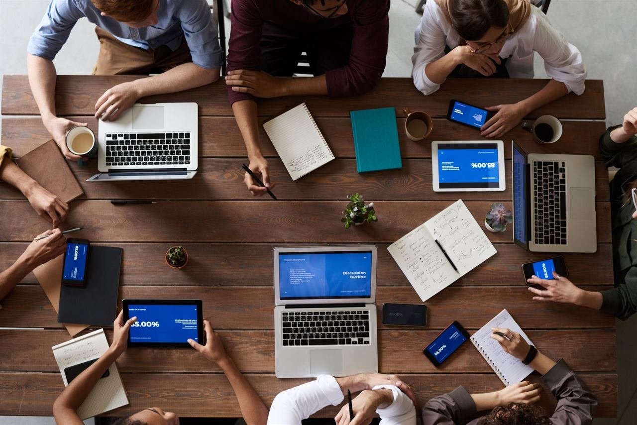 Equipo de Nennku trabajando en proyectos web